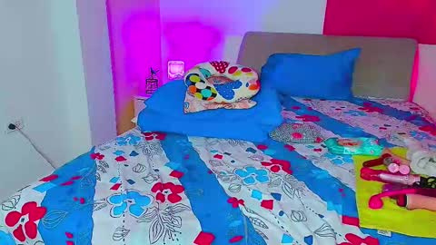 kendra_love31 online show from 03/16/26, 05:44