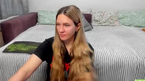 Kendra online show from 10/10/25, 01:26