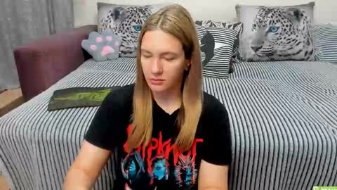 Kendra online show from 11/17/25, 11:32