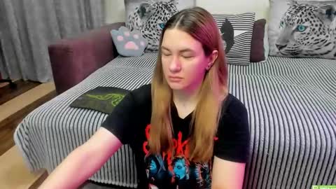 Snapshot of kendra_xx_ chatting on 03/18/26, 11:41 Kendra online show from 03/18/26, 11:41