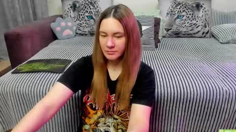 Snapshot of kendra_xx_ chatting on 03/23/26, 11:31 Kendra online show from 03/23/26, 11:31