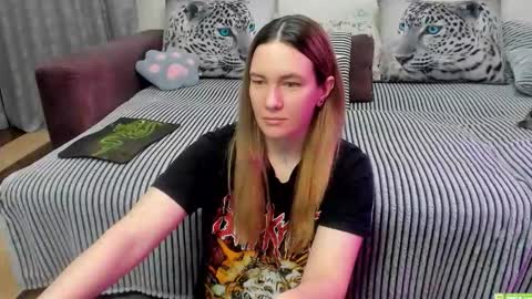 Snapshot of kendra_xx_ chatting on 03/24/26, 11:43 Kendra online show from 03/24/26, 11:43