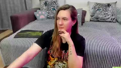 Snapshot of kendra_xx_ chatting on 04/07/26, 11:37 Kendra online show from 04/07/26, 11:37