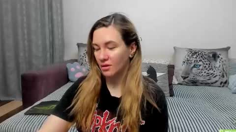Snapshot of kendra_xx_ chatting on 04/09/26, 11:43 Kendra online show from 04/09/26, 11:43