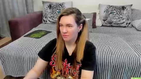 Snapshot of kendra_xx_ chatting on 04/11/26, 12:48 Kendra online show from 04/11/26, 12:48