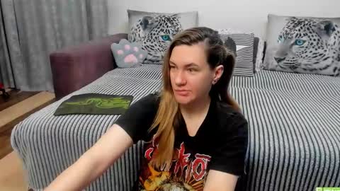 Snapshot of kendra_xx_ chatting on 04/13/26, 11:21 Kendra online show from 04/13/26, 11:21