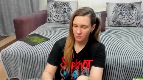 Snapshot of kendra_xx_ chatting on 04/14/26, 11:33 Kendra online show from 04/14/26, 11:33