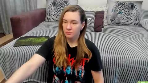 Snapshot of kendra_xx_ chatting on 04/17/26, 12:02 Kendra online show from 04/17/26, 12:02