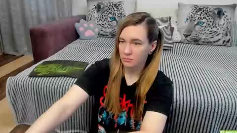 Snapshot of kendra_xx_ chatting on 04/17/26, 11:52 Kendra online show from 04/17/26, 11:52