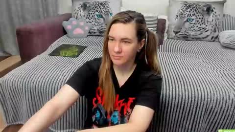 Snapshot of kendra_xx_ chatting on 04/18/26, 11:49 Kendra online show from 04/18/26, 11:49