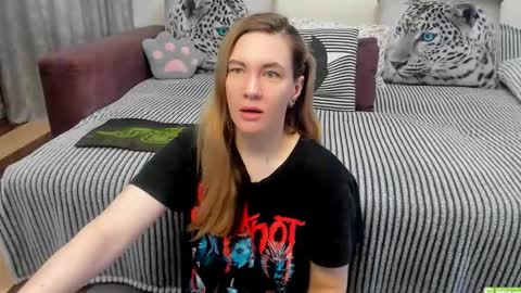 Snapshot of kendra_xx_ chatting on 04/21/26, 11:51 Kendra online show from 04/21/26, 11:51
