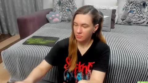 Snapshot of kendra_xx_ chatting on 04/22/26, 11:28 Kendra online show from 04/22/26, 11:28