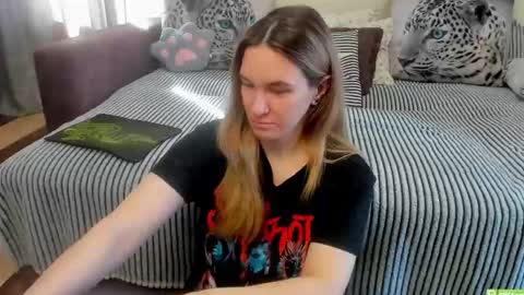 Snapshot of kendra_xx_ chatting on 04/28/26, 02:27 Kendra online show from 04/28/26, 02:27