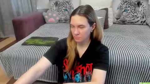 Snapshot of kendra_xx_ chatting on 04/30/26, 11:42 Kendra online show from 04/30/26, 11:42
