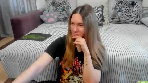 Snapshot of kendra_xx_ chatting on 05/05/26, 12:51 Kendra online show from 05/05/26, 12:51