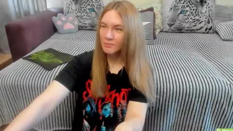 Snapshot of kendra_xx_ chatting on 05/09/26, 01:00 Kendra online show from 05/09/26, 01:00