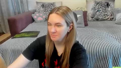 Snapshot of kendra_xx_ chatting on 05/16/26, 11:57 Kendra online show from 05/16/26, 11:57
