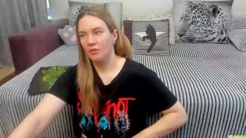 Snapshot of kendra_xx_ chatting on 05/24/26, 12:04 Kendra online show from 05/24/26, 12:04