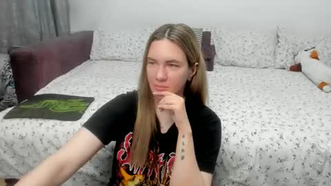 Snapshot of kendra_xx_ chatting on 05/29/26, 01:03 Kendra online show from 05/29/26, 01:03
