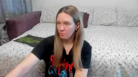 Snapshot of kendra_xx_ chatting on 06/01/26, 11:17 Kendra online show from 06/01/26, 11:17