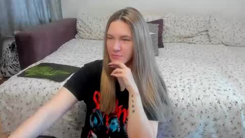 Snapshot of kendra_xx_ chatting on 06/03/26, 12:24 Kendra online show from 06/03/26, 12:24