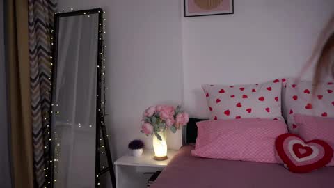 Kira online show from 04/14/26, 11:00