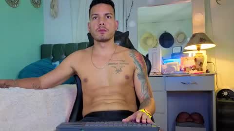 Chriss Morales online show from 10/10/25, 01:04