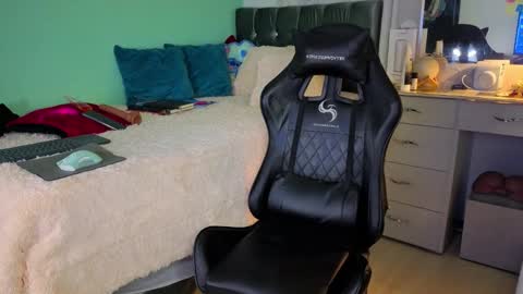 Chriss Morales online show from 10/26/25, 12:05