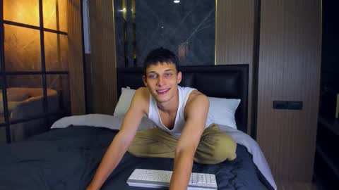 Snapshot of kenter_parker chatting on 03/20/26, 04:34 Peter online show from 03/20/26, 04:34