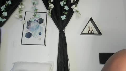 KENTHA  online show from 03/25/26, 10:21