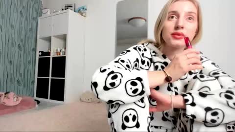 Snapshot of kenziedawton chatting on 01/26/25, 05:02 Kenzie online show from 01/26/25, 05:02