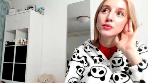 Snapshot of kenziedawton chatting on 02/05/25, 05:09 Kenzie online show from 02/05/25, 05:09