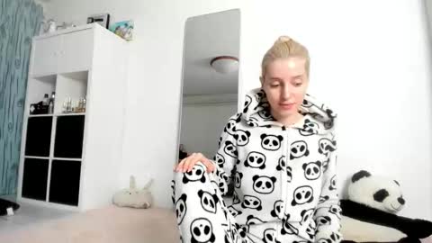 Kenzie online show from 10/13/25, 06:24