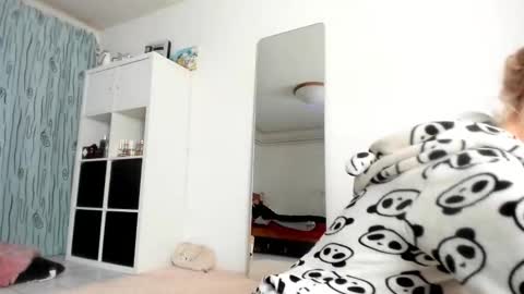 Snapshot of kenziedawton chatting on 11/07/25, 04:45 Kenzie online show from 11/07/25, 04:45