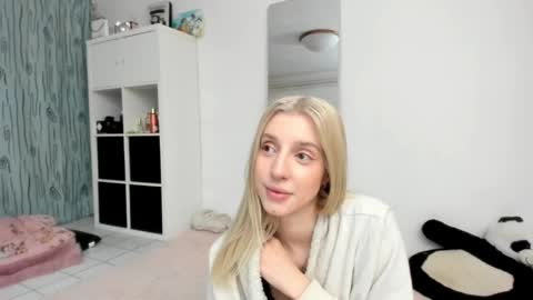 Kenzie online show from 05/15/26, 04:36