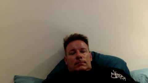 Snapshot of keoni987 chatting on 12/18/24, 05:15 Keoni online show from 12/18/24, 05:15