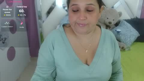 Snapshot of kerly_doll chatting on 07/19/26, 11:47 K E R L Y online show from 07/19/26, 11:47
