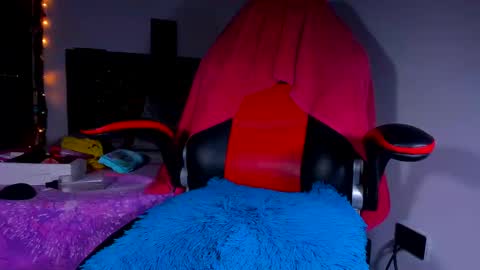 Kerlysmith24 online show from 12/18/24, 08:47