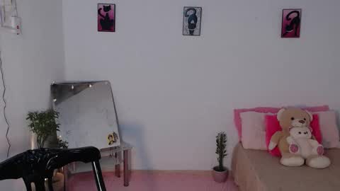 Mia  online show from 09/25/25, 04:11