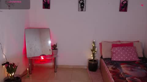 Mia  online show from 12/18/25, 01:28