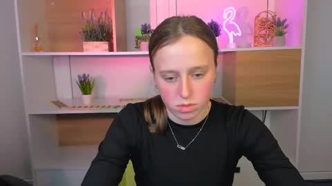 Snapshot of keuli_li chatting on 12/22/25, 12:24 keuli_li online show from 12/22/25, 12:24