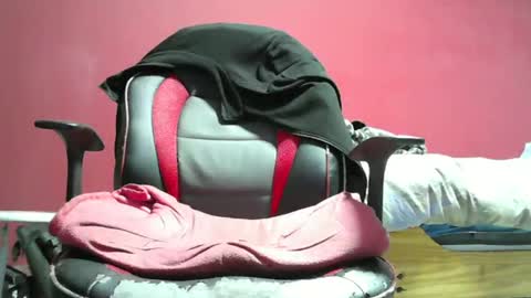 Snapshot of kev19922 chatting on 12/27/24, 08:39 kev19922 online show from 12/27/24, 08:39