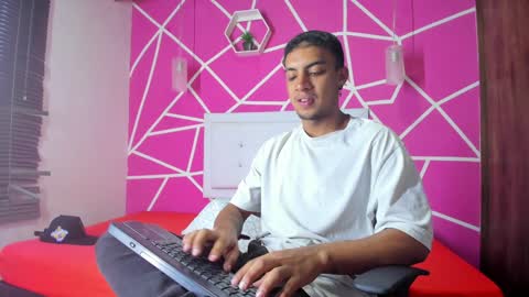 Snapshot of keviin_miller_ chatting on 12/02/24, 08:44 online show from 12/02/24, 08:44