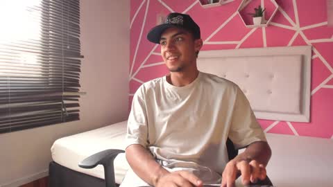 Snapshot of keviin_miller_ chatting on 12/03/24, 08:28 online show from 12/03/24, 08:28