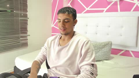 Snapshot of keviin_miller_ chatting on 12/06/24, 11:47 online show from 12/06/24, 11:47