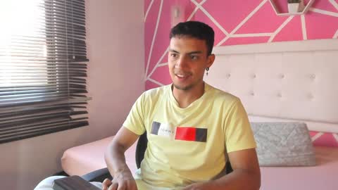 Snapshot of keviin_miller_ chatting on 12/07/24, 09:00 online show from 12/07/24, 09:00