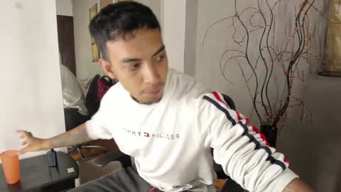 Snapshot of keviin_miller_ chatting on 12/12/24, 12:48 online show from 12/12/24, 12:48