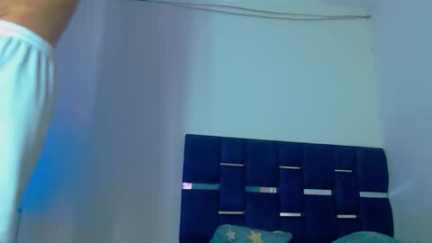 Snapshot of kevin_marlon chatting on 11/12/25, 04:35 Kevin y marlon online show from 11/12/25, 04:35
