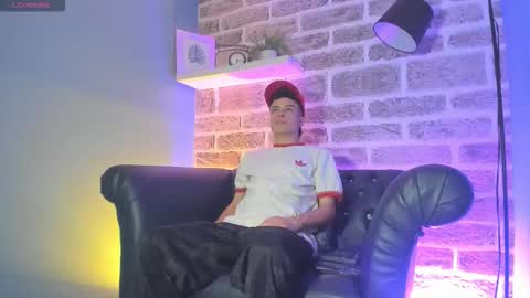 Sexy  Hot Kevin online show from 11/17/25, 09:42