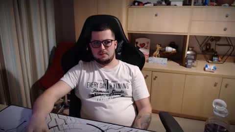 Kevinn online show from 12/18/25, 06:47